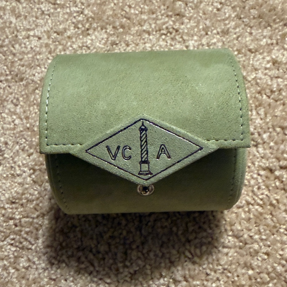 Green Velvet watch bracelet travel case - Picture 2 of 2